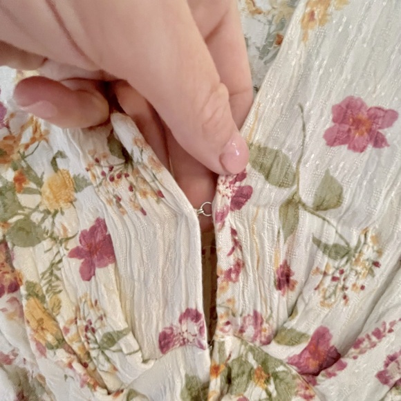 Band of Gypsies // Boho Crop Floral Blouse in Pale Yellow - Picture 6 of 7